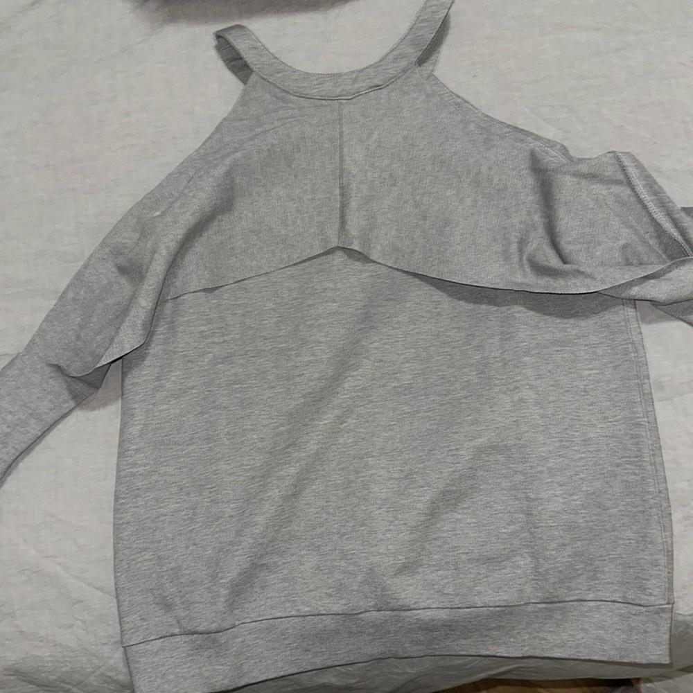 Cutout shoulder grey top